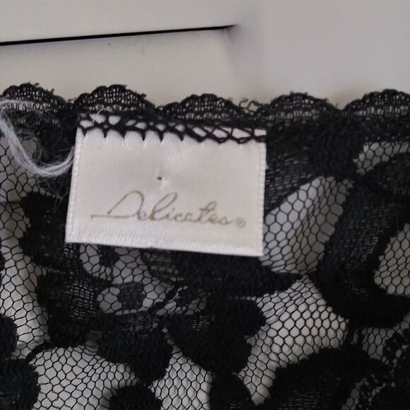 Delicate little black cami top with ruffled bottom - Picture 5 of 9